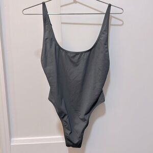 SKIMS Signature Scoop neck Gray One Piece
Bathing Suit Size M